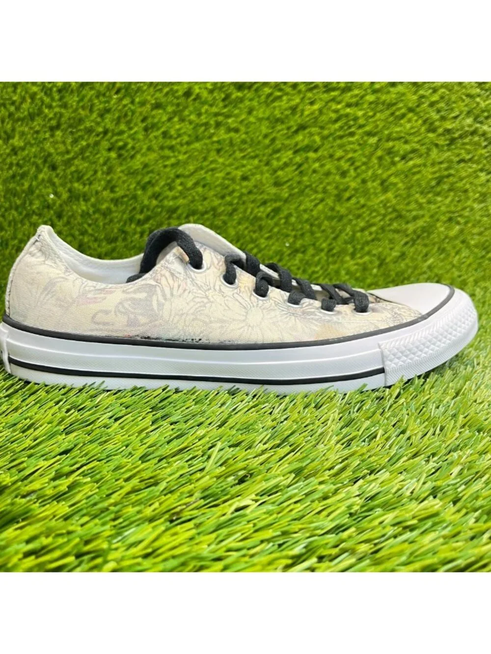 Converse Chuck Taylor All Star Womens Size 8 Beige White Athletic Shoes Sneakers